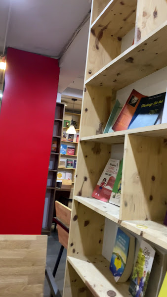 Photo of Đông Tây Cafe Sách Tạ Quang Bửu