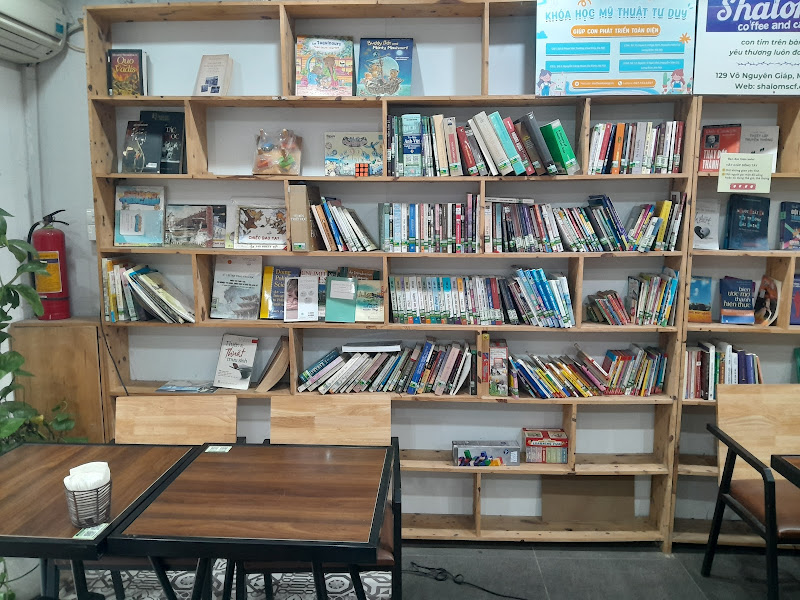 Photo of Đông Tây Cafe Sách Tạ Quang Bửu